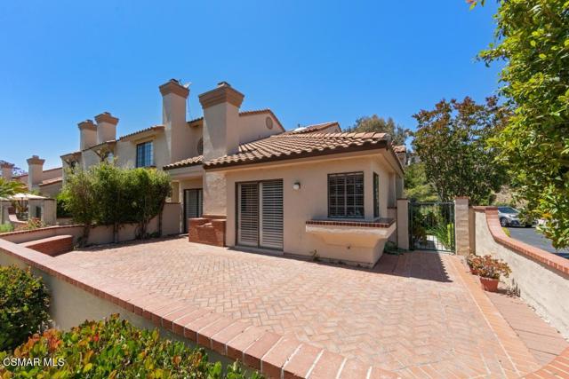 234 Country Club Drive, Simi Valley CA: https://media.crmls.org/mediaz/61ecf502-2de9-4f2f-8852-ee11d243ee36.jpg