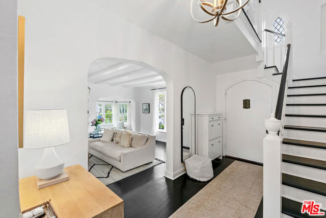 10736 Le Conte Avenue, Los Angeles CA: https://media.crmls.org/mediaz/61ed83e7-4079-42f1-8094-2fc585f78575.jpg