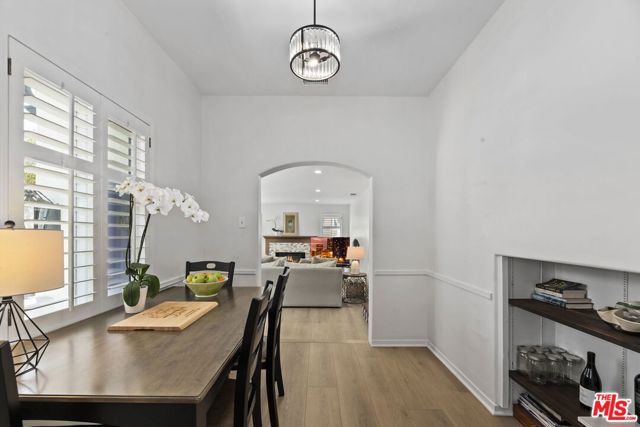 1517 Glendon Avenue, Los Angeles CA: https://media.crmls.org/mediaz/61ee41ba-d4a1-413a-ac6b-749420c6748e.jpg