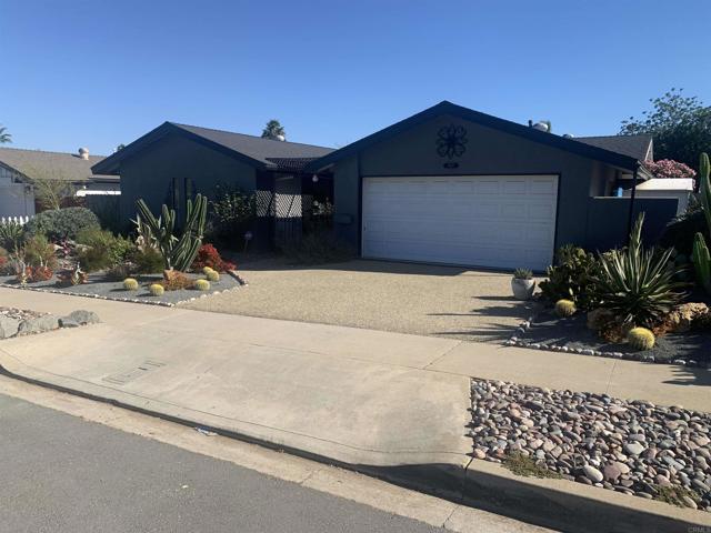 Detail Gallery Image 3 of 22 For 1637 Oak Hill, Escondido,  CA 92027 - 3 Beds | 2 Baths