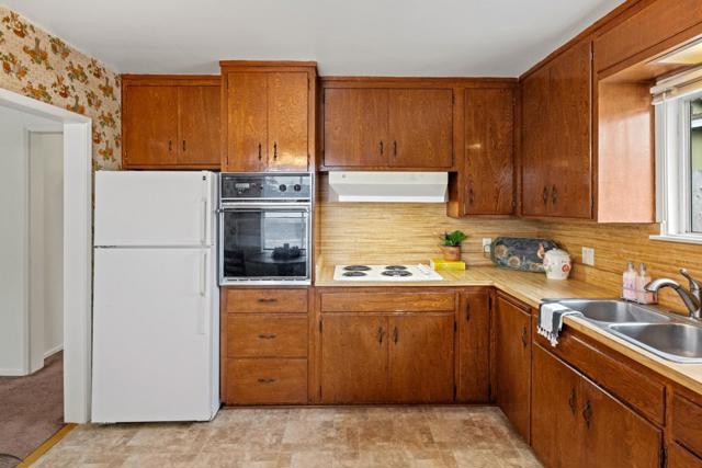1103 Presidio Boulevard, Pacific Grove CA: https://media.crmls.org/mediaz/61eebcaf-44a1-438d-9da6-6576ee959f21.jpg