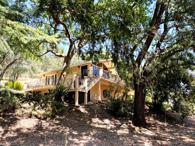 13700 Sycamore Drive, Morgan Hill CA: https://media.crmls.org/mediaz/61ef4eae-9e13-4ef5-bbcd-9e359de2edfe.jpg