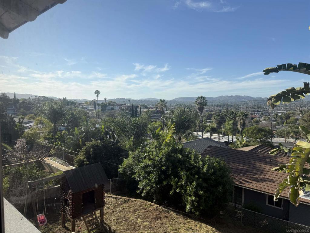 https://media.crmls.org/mediaz/61ef9999-f01a-4bb8-9a53-792260033d3a.jpg?preset=X-Large