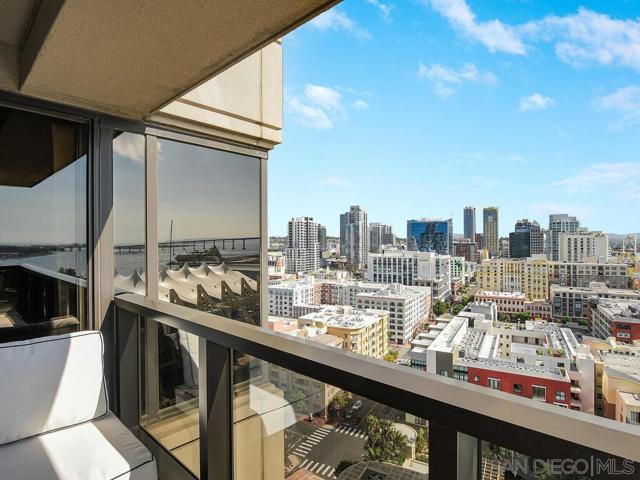 100 Harbor Drive, San Diego CA: https://media.crmls.org/mediaz/61efbd83-7572-4ba1-9273-fe88f5204938.jpg