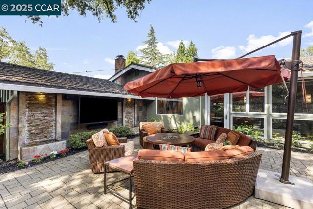 5 Kayser Ct, Walnut Creek CA: https://media.crmls.org/mediaz/61f04dd5-31bb-46ba-a40a-8fc5c1510bb0.jpg