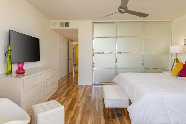 2910 Calle Loreto, Palm Springs CA: https://media.crmls.org/mediaz/61f099b3-18bc-4c75-8c06-d524896919d2.jpg