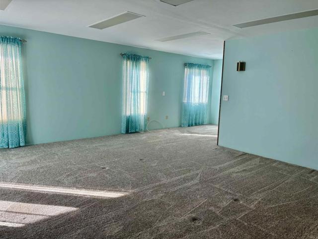 5420 Kipling Lane, Carlsbad CA: https://media.crmls.org/mediaz/61f09f6e-470c-4458-ba09-6e5c24d94cd9.jpg