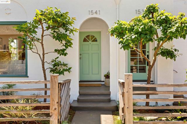 1539 E 38Th St, Oakland CA: https://media.crmls.org/mediaz/61f0bd47-87d3-4765-8dfd-aaa2305034ef.jpg