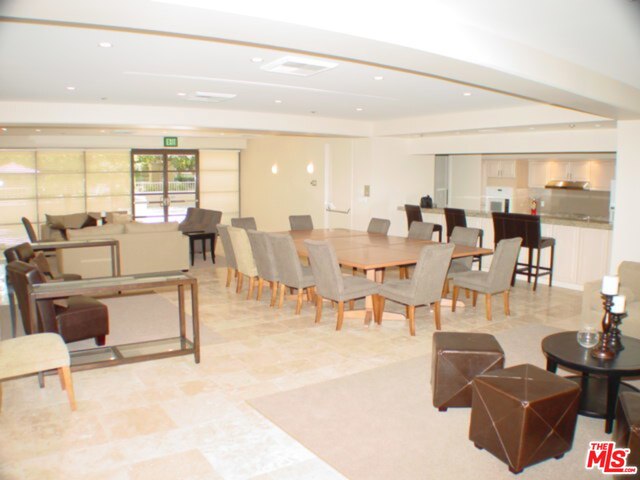 600 W 9Th Street, Los Angeles CA: https://media.crmls.org/mediaz/61f0bee7-27e8-4012-b915-1e585ca175ea.jpg