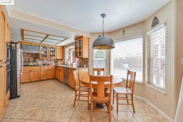 4452 Pronghorn Ct, Antioch CA: https://media.crmls.org/mediaz/61f149e3-97c4-473b-8245-3928d0450ca3.jpg