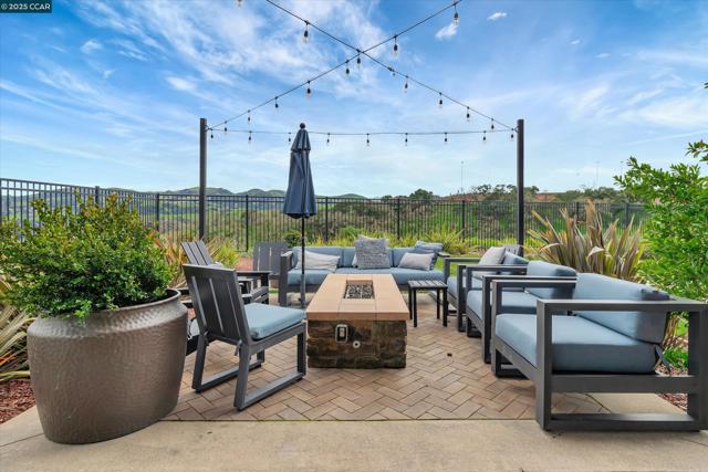 39103 Via Vicenza, San Ramon CA: https://media.crmls.org/mediaz/61f190c9-b680-4949-b878-373ea23fbfb8.jpg