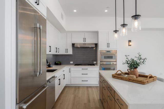 Detail Gallery Image 3 of 24 For 2648 State Street, Unit #E, Carlsbad,  CA 92008 - 3 Beds | 3/1 Baths