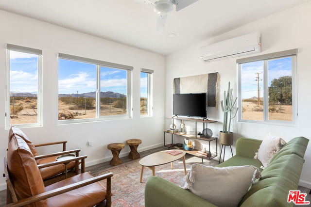 5737 Mojave Ranch Road, Joshua Tree CA: https://media.crmls.org/mediaz/61f21dc4-b39f-4652-8ea5-b375a4d3fc49.jpg