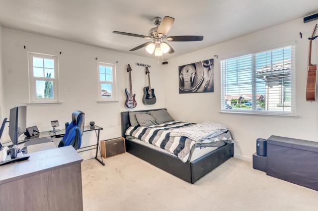 2385 N Mountainside Drive, Los Banos CA: https://media.crmls.org/mediaz/61f3bce8-2f17-47c3-9613-d0ff1a68e8cd.jpg