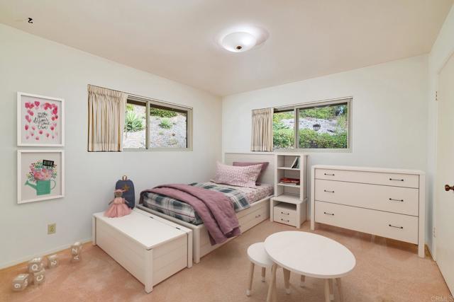 3190 Falcon Drive, Carlsbad CA: https://media.crmls.org/mediaz/61f3fd2e-a75e-489c-a885-a550e2d34879.jpg