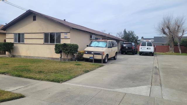 1464 Locust St, Livermore CA: https://media.crmls.org/mediaz/61f51a55-00a0-4cc3-b2ec-ad6467a17e8f.jpg