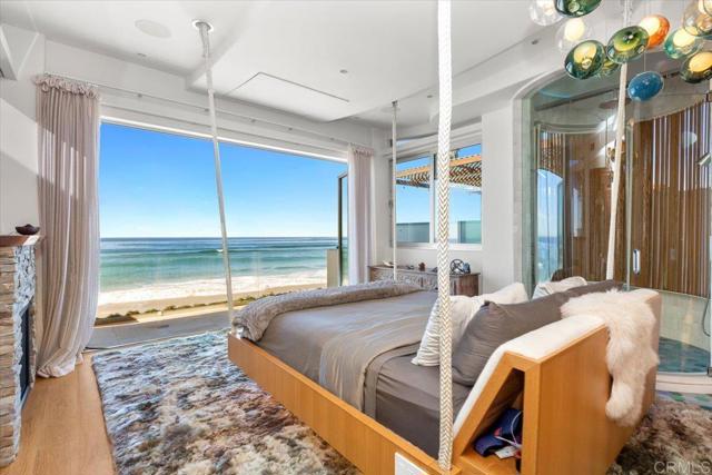 Detail Gallery Image 13 of 57 For 3709 Ocean Front Walk, San Diego,  CA 92109 - 3 Beds | 3/1 Baths