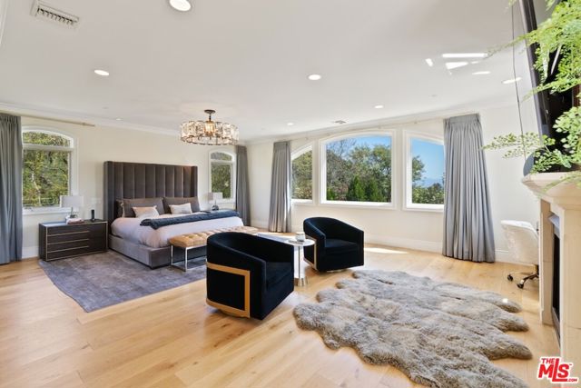23593 Park South Street, Calabasas CA: https://media.crmls.org/mediaz/61f5e5f9-2817-401f-b9cd-dd751ce87f75.jpg
