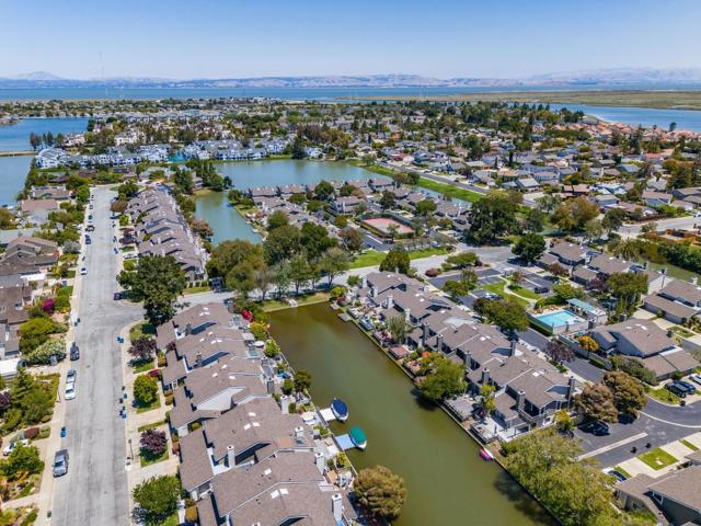 588 Marlin Court, Redwood City CA: https://media.crmls.org/mediaz/61f64baa-2371-4384-a308-66221a807e1c.jpg