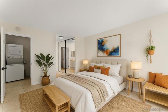 13034 Wimberly Sq, San Diego CA: https://media.crmls.org/mediaz/61f6599c-0e30-4115-a020-cd98cb0b6738.jpg