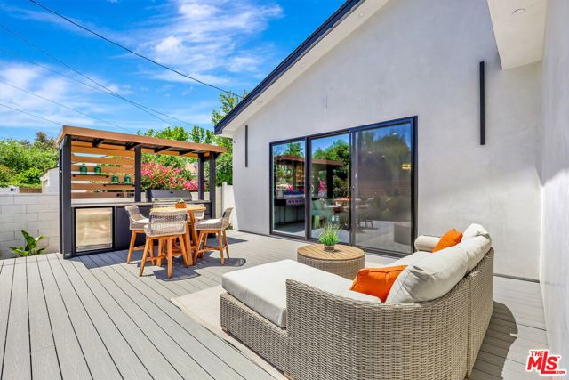 5730 Lasaine Avenue, Encino CA: https://media.crmls.org/mediaz/61f7ec41-bdc7-4786-bbf7-ed24d0b487eb.jpg