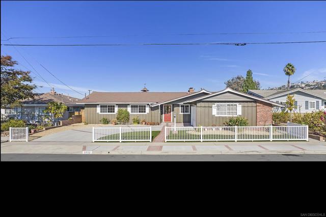 5852 Lomond Drive, San Diego CA: https://media.crmls.org/mediaz/61f8840a-9a26-44ca-b8a8-25d3a5e1b3d8.jpg