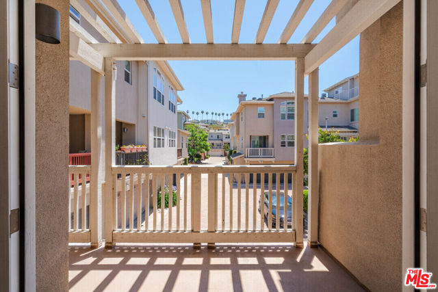 6011 Dawn, Playa Vista CA: https://media.crmls.org/mediaz/61f8c95d-d0b1-4cfc-9622-67ea9f294cb6.jpg