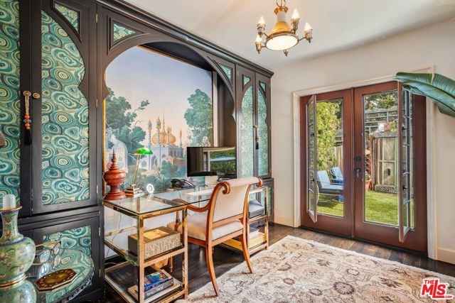 400 Mansfield Avenue, Los Angeles, California 90036, 4 Bedrooms Bedrooms, ,3 BathroomsBathrooms,Single Family Residence,For Sale,Mansfield,25500923