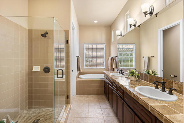 80831 Calle Azul, La Quinta CA: https://media.crmls.org/mediaz/61f8d392-465a-4426-a5df-c5395e1087a1.jpg