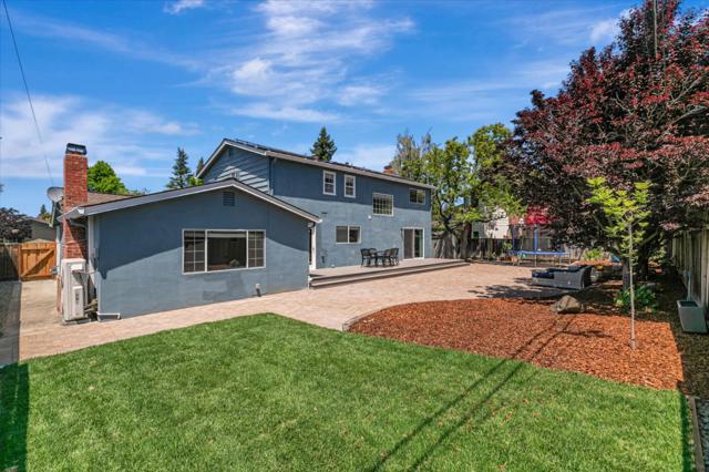 2739 Saint Giles Lane, Mountain View CA: https://media.crmls.org/mediaz/61f8faec-f080-45d1-b799-11304f6b2cb4.jpg