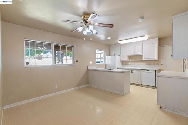 Image 5 of 46 For 35446 Cleremont Dr