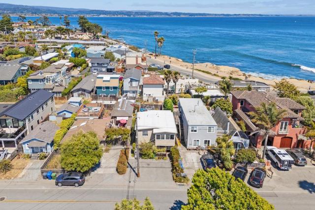 390 36th Avenue, Santa Cruz CA: https://media.crmls.org/mediaz/61f9b7ca-4598-4f2d-8134-13bab3562256.jpg
