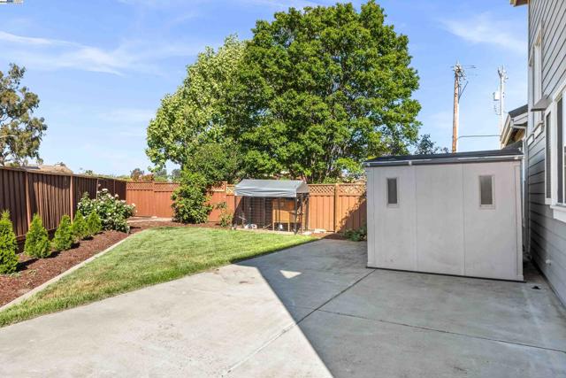 6235 Robertson Ave, Newark CA: https://media.crmls.org/mediaz/61fa0329-c1f7-49c3-b873-c1cfb4e33015.jpg
