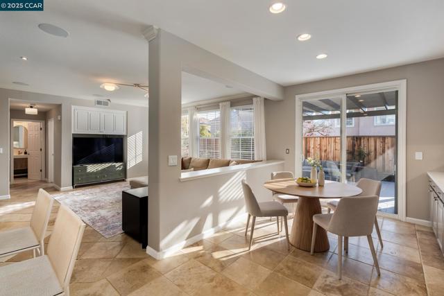 84 Plumeria Ct, Danville CA: https://media.crmls.org/mediaz/61fa2163-078e-48db-8d5a-d3c41828247b.jpg