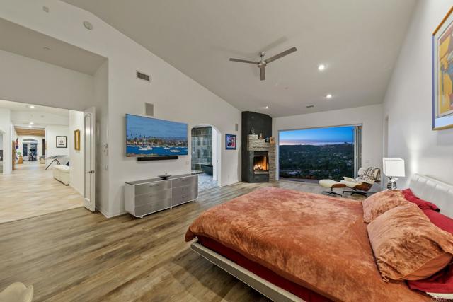 30330 Via Maria Elena, Bonsall CA: https://media.crmls.org/mediaz/61fb31a8-1ed9-497d-8ad7-addc1d6dba9f.jpg