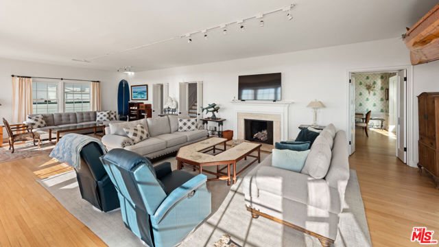 605 Palisades Beach Road, Santa Monica CA: https://media.crmls.org/mediaz/61fb617c-7897-413d-b30b-42f924dd589b.jpg