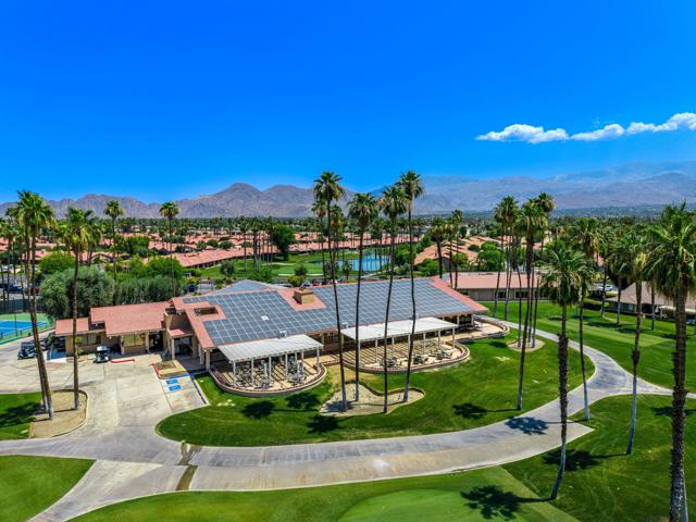 99 Camino Arroyo Place, Palm Desert CA: https://media.crmls.org/mediaz/61fca8d4-de90-4b3b-9929-60b3f28beb06.jpg