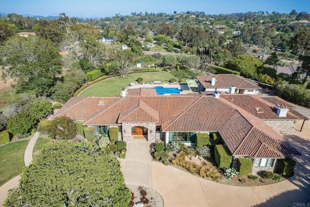 4843 La Jacaranda, Rancho Santa Fe CA: https://media.crmls.org/mediaz/61fcdf14-4bae-4e7d-8849-17fd0f36626d.jpg