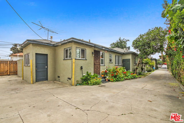 3601 Los Flores Boulevard, Lynwood CA: https://media.crmls.org/mediaz/61fcf2d7-9c3b-492f-88c3-0f43682060f9.jpg