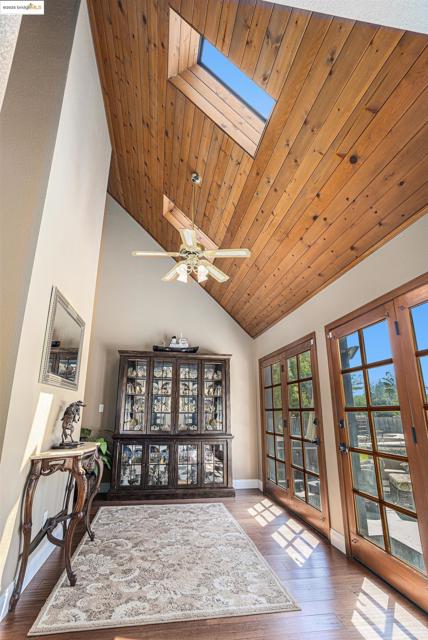 15 Madeira Ct, Oakley CA: https://media.crmls.org/mediaz/61fd153b-943d-48ff-ad15-2aff902ea90f.jpg