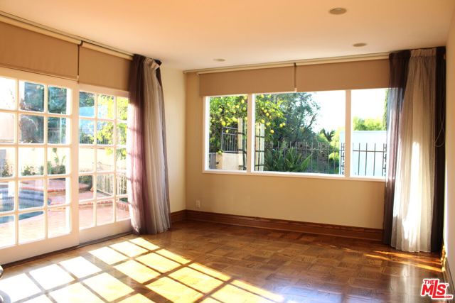 11502 Dona Teresa Drive, Studio City CA: https://media.crmls.org/mediaz/61fdc6fe-d864-4813-b2dc-5deec307890c.jpg