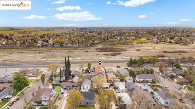 127 E 6th, Tracy CA: https://media.crmls.org/mediaz/61fe20d6-44de-4405-8051-e9ac4a9918e5.jpg