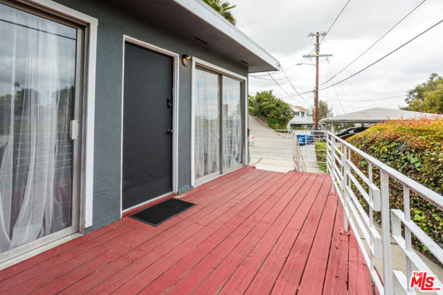 6915 Paseo Del Serra, Los Angeles CA: https://media.crmls.org/mediaz/61fe3e8b-0c85-4fe5-83f9-6f40563ae914.jpg