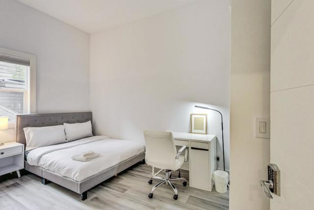 811 Oak Street, San Francisco CA: https://media.crmls.org/mediaz/61fee238-f321-4b52-8528-ba88925d6d06.jpg