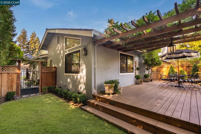 131 Shoshone Court, Danville CA: https://media.crmls.org/mediaz/62006244-d825-4464-8f5f-c47821455dac.jpg