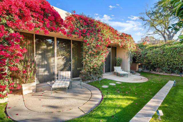 203 Kiva Drive, Palm Desert CA: https://media.crmls.org/mediaz/6201171a-931d-4f76-a5da-619449393ebf.jpg