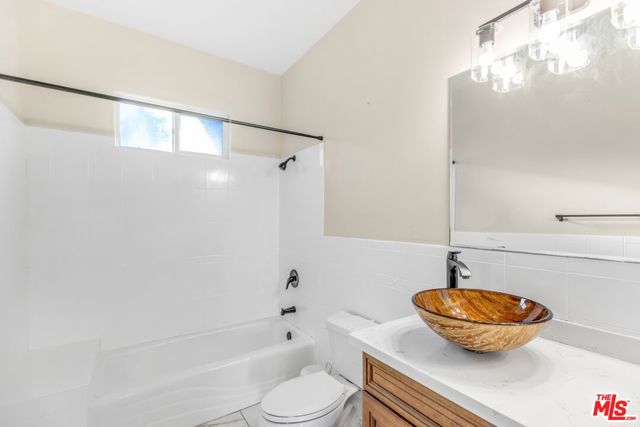 1073 S Mansfield Avenue, Los Angeles CA: https://media.crmls.org/mediaz/6201209c-876d-410e-8f2b-e3801e34e291.jpg