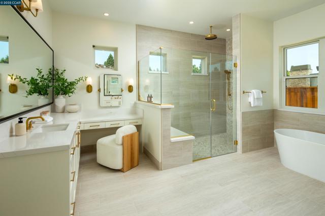 1015 Borrette Court, Napa CA: https://media.crmls.org/mediaz/62018bdf-a2ec-4a91-8eed-8f02723886c9.jpg