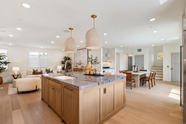 Detail Gallery Image 9 of 60 For 270 Normandy Ln, Carlsbad,  CA 92008 - 4 Beds | 4/1 Baths