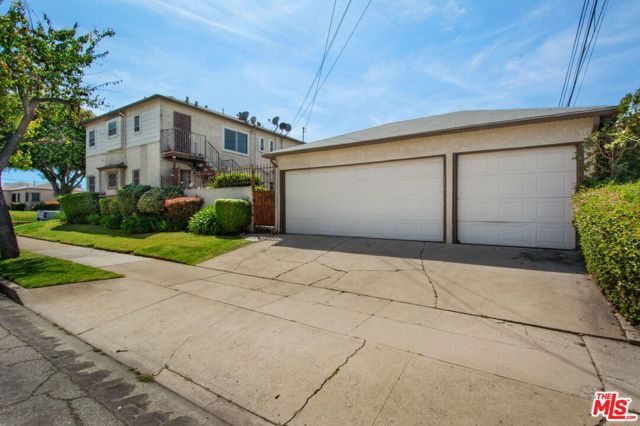 2901 W 85th Street, Inglewood CA: https://media.crmls.org/mediaz/6201cb38-76cc-474b-a201-9d91eea14d34.jpg